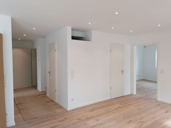 4-Zi.-Wohnung mit Terrasse und Garten in Kliniknähe – Eingangsbereich / Küche
