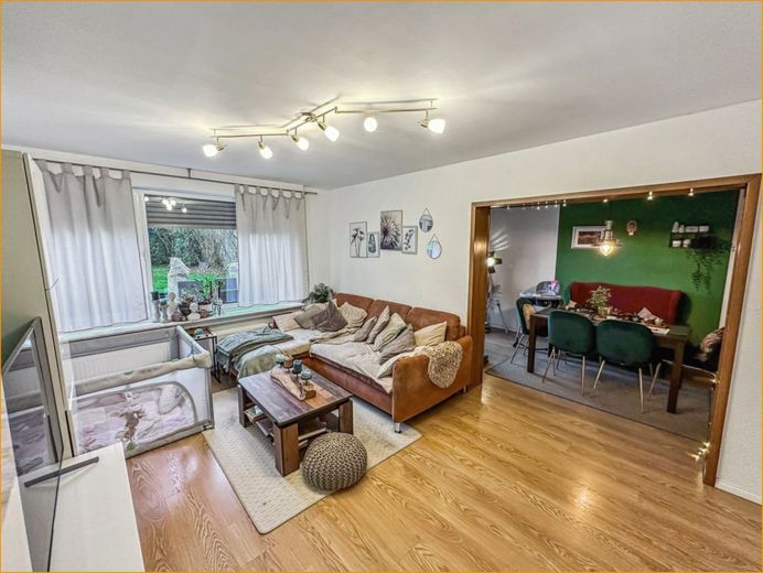 EG: Wohnzimmer - modernes Design trifft Gemütlichkeit