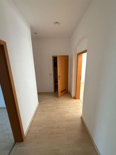 Gemütliche 2-Zi. mit Laminat, Balkon, EBK und Wannenbad in sehr guter Lage! – PHOTO-2026-06-10-11-42-47 (1)