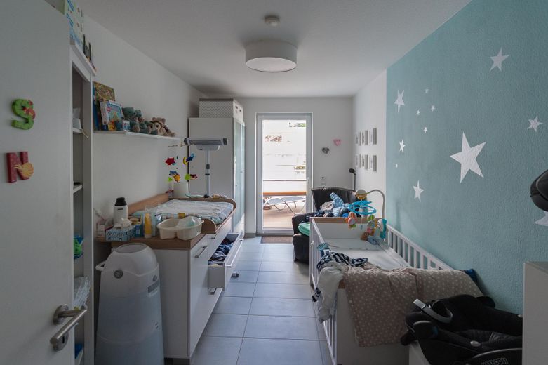 Exklusive 4-Zimmer +Energie Wohnung mit Fußbodenheiz/-kühlung und sehr geringen Energiekosten – Kinderzimmer I