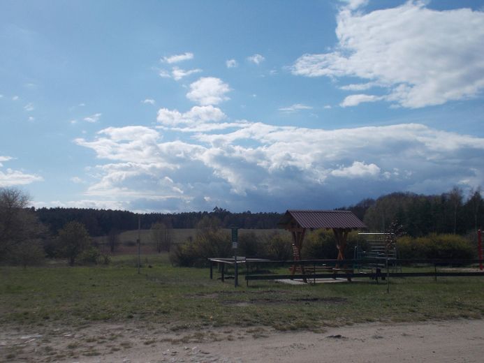 Casa forestale Metzelthin - abitare e lavorare nel Parco naturale dei laghi dell'Uckermark – Blick vom Dorf zum Forsthaus