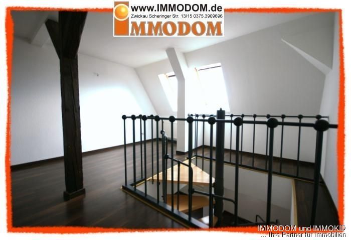 3-Zimmer-Maisonetten-Dachwohnung für INDIVIDUALISTEN mit LAMINAT und Personenaufzug zu vermieten! – Flur oben/Leseecke