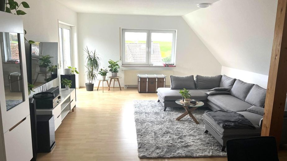 Piękne, ciche 4-pokojowe mieszkanie na poddaszu z balkonem w pobliżu MT/LM – Zdjęcie 1