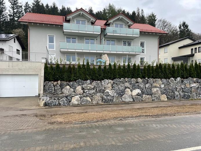 Anlage am Südhang u. Waldrand