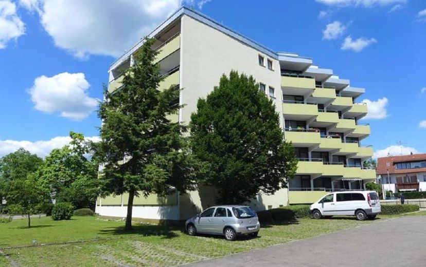 3-Zimmerwohnung am Bodensee mit Küche, Balkonen und Schwimmbad – Objekt Linzgaustr. 10