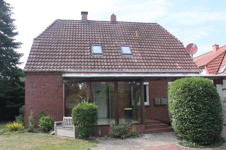 Graziosa casa unifamiliare in zona tranquilla – HAUSANSICHT