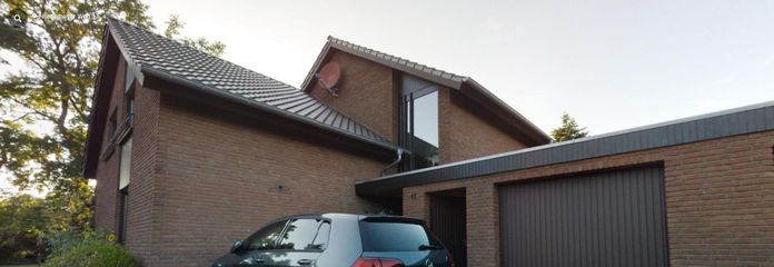 Vorderseite/ Parkplatz