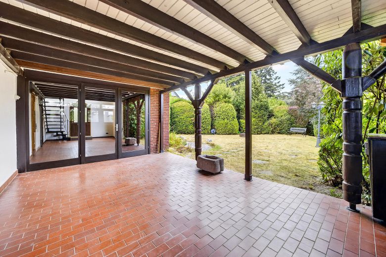 Großzügiges Wohnen mit schönem Garten – Einfamilienhaus mit Einliegerwohnung – Terrasse