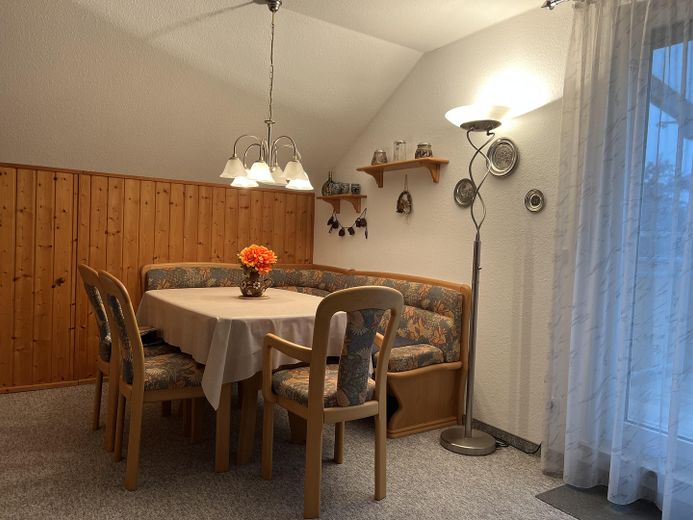 Helle 2-Zimmer Dachgeschosswohnung in Großenseebach mit großem Balkon - BITTE KEINE MAKLERANFRAGEN – Essbereich