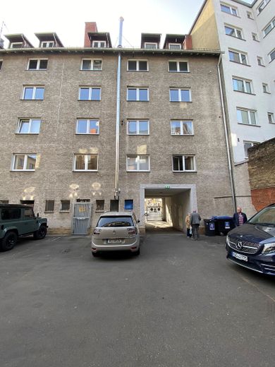 Wohn- und Geschäftshaus - Anlageobjekt mit signifikantem Potential – Durchfahrt vom Hof gesehen