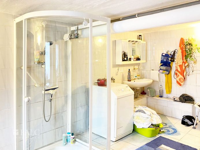 Mietkauf möglich: Mehrgenerationen-Haus in Möckers: 8 Zimmer, 2 Küchen, Nebengelass &amp; viel Platz – Bad Untergeschoss