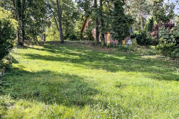 Perfektes Baugrundstück mit geringem Baumbestand