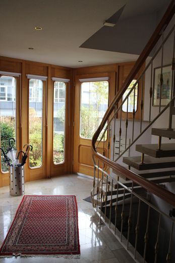 Sehr gepflegtes 4-Familien-Wohnhaus mit großem Gartengrundstück in Top Wohnlage von CR – Treppenhaus