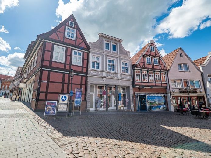 Exklusives Wohnen in der Altstadt von Stade – stilvoll möblierte 1-Zimmerwohnung in Toplage – Foto 1