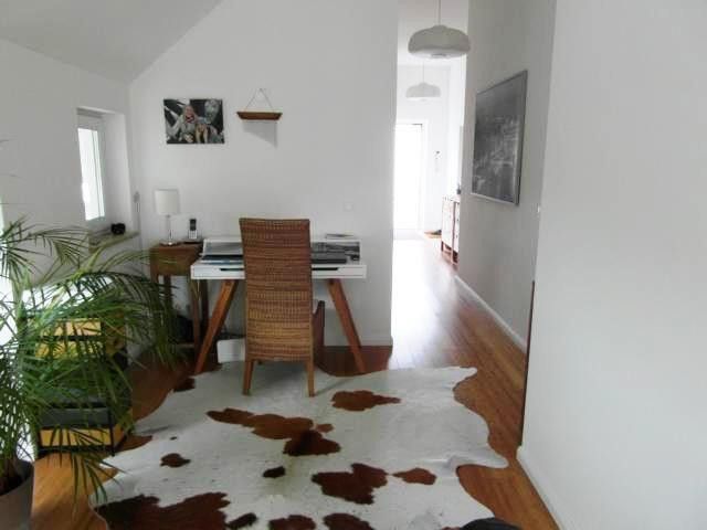 STA - Top san.  ZFH (EFH + autarker 106 m²- DG-Whg.) + sep. Gebäude in 1A-Lage, Weitbl., 3er Gge. – Arbeitsplatz DG