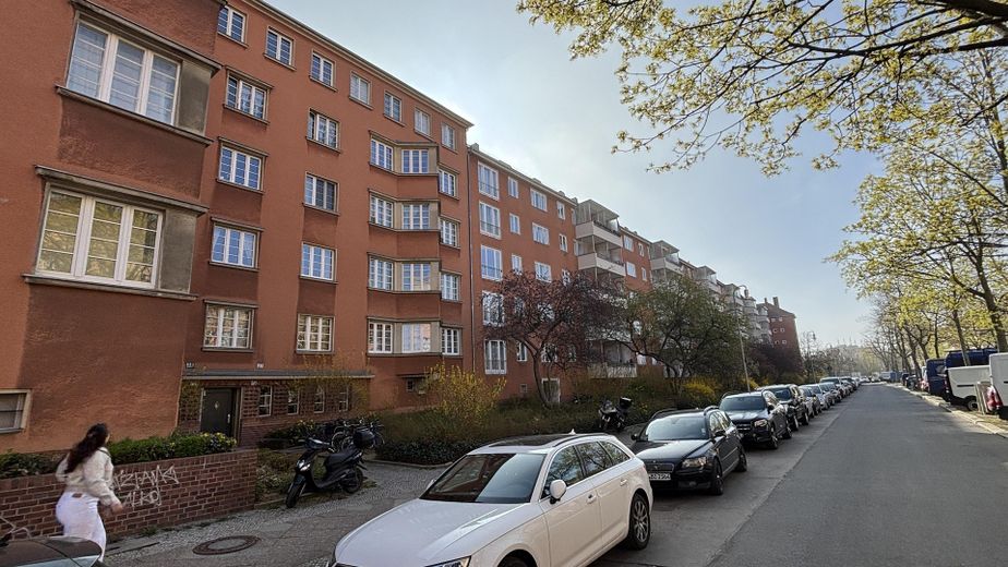 Leerstehende möblierte Wohnung nahe Innsbrucker Platz - direkt einziehen! – Ruhige Seitenstrasse