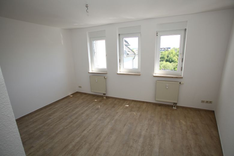 Comfortable 3-room maisonette apartment with balcony and underground garage in Plauen – Schlafzimmer