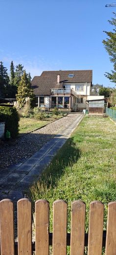 Mehrfamilienhaus mit großem Grundstück – Hausansicht hinten