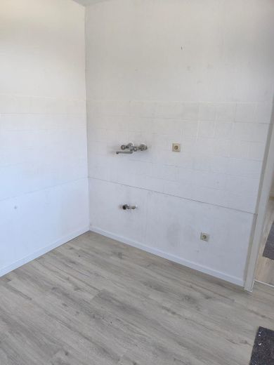 Schöne und renovierte 2,5-Zimmer Wohnung – Küche2