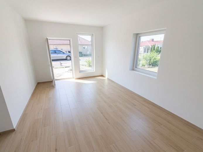 Moderne 3-Zimmer-Wohnung in historischer Scheune – Wohnzimmer 