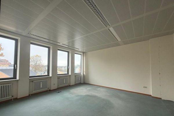 Barrierefrei mit Aufzug: Bürofläche in zentraler Lage in Selb (ca. 400 m²) – 1. OG – Tiefgarage