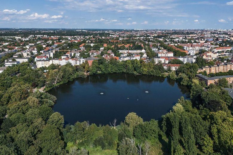 Kernsanierte Altbauwohnung mit Balkon am Schäfersee – Schäfersee