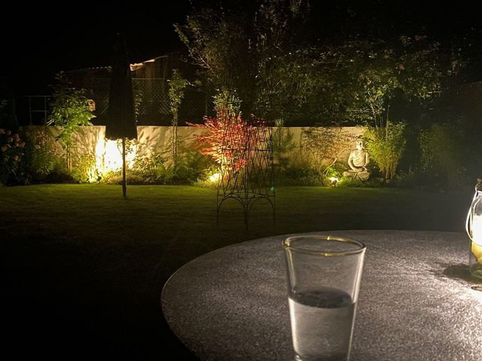 Moderne A+ DHH mit Gartenoase, Solar + Garage + Top-Anbindung – Foto 13