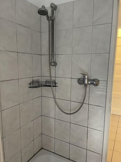 Helle Wohnung 15-03 in der Nähe der Uni – Dusche