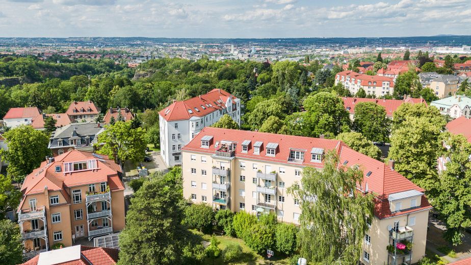 Розкіш для негайного заселення | Повністю реконструйована дизайнерська квартира з балконом у Дрездені-Плауені – Außenansicht
