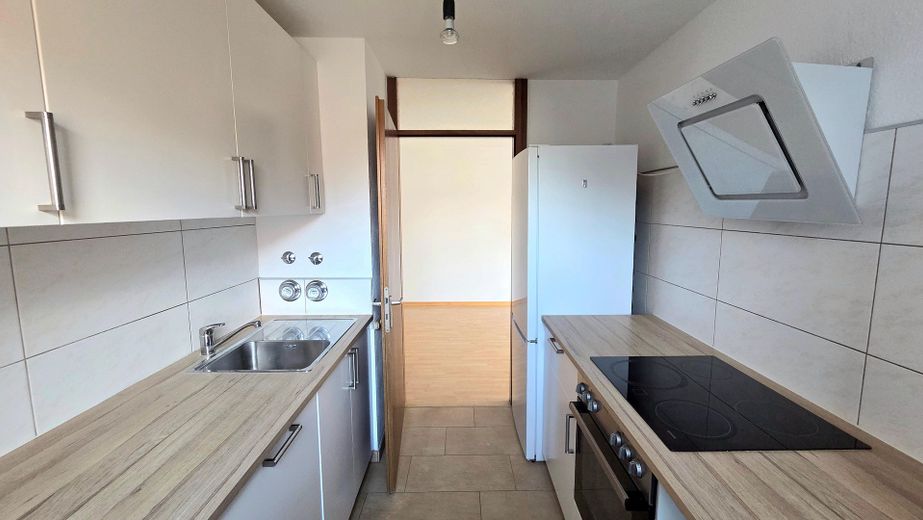 Zum Wohlfühlen, 3,5-Zimmer Wohnung mit Balkon in Sindelfingen Nord – Küche
