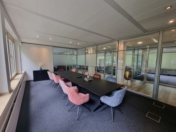 Premium Office – Sofort bezugsfertiges Büro mit Glaswänden und Top-Ausstattung – Meeting