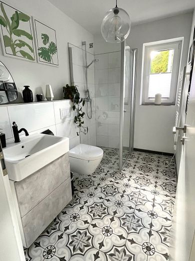 Modernes freistehendes Einfamilienhaus von 2019 mit großem Garten, zentral – Foto 5