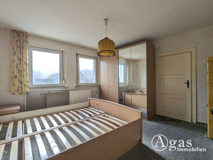 Einfamilienhaus mit Nebengebäuden auf großzügigem Grundstück – Zimmer III Dachgeschoss