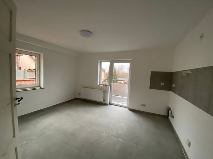 Wohnung über 2 Etagen mit Balkon, WG geeignet, 4-Zimmer, Maisonette, Nähe Bahnhof – Küche unten