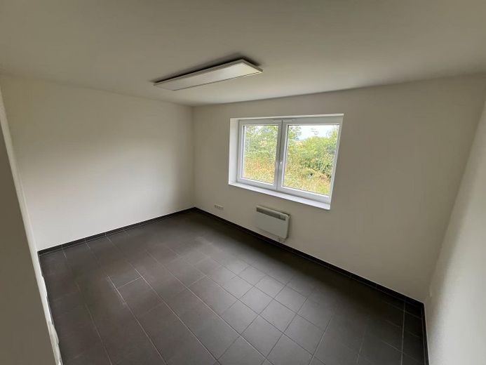 Новое коммерческое помещение (300 м²) с офисом, 1.500 м² открытой площадки и отличным подключением к A25 – Foto 5
