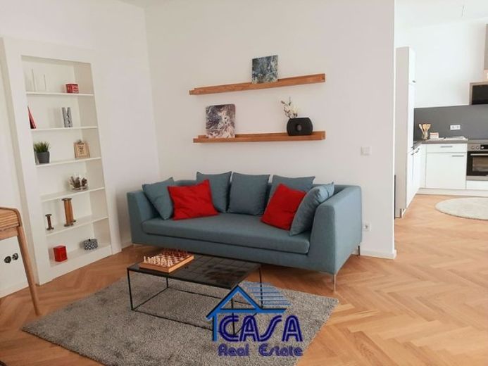 Möblierte Wohnung der Extraklasse: Exklusive, hochwertige 4 Zimmer Wohnung mit Blick auf den EZB Turm – Foto 1