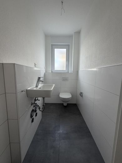 Trilocale al piano terra quasi nuovo con terrazza e giardino – Gäste-WC