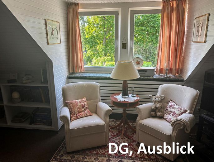 Architektenhaus in ruhigem Wohnviertel für Familie mit HomeOffice – Aussicht DG Studio