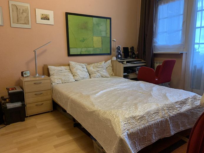 Bezugsfreie Wohnung in Baumschulenweg • Altbau • Provisionsfrei – Schlafzimmer