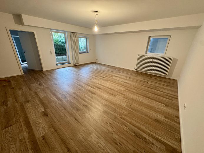 2-Zimmer-Souterrain-Wohnung mit Terrasse und EBK – offene Wohnküche 
