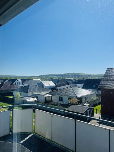 Provisionsfrei: Helle Maisonette mit Erker, Garage & Südbalkon in Salzgitter Fredenberg – Balkon