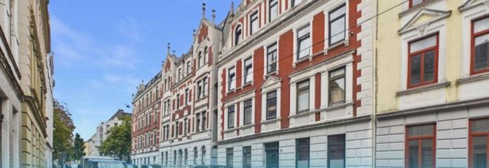 Lehe | Wymagające remontu 2-pokojowe mieszkanie w centralnej lokalizacji