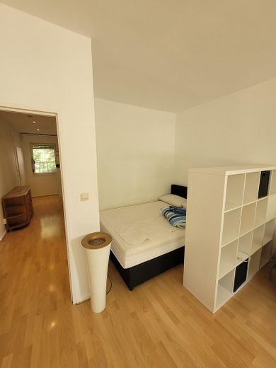 Bezugsfreie helle Wohnung mit Südwestloggia – Foto 13