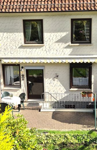 Dom szeregowy w Bad Gandersheim z pięknym ogrodem i piwnicą OD OSOBY PRYWATNEJ! – Haus zum Garten hin