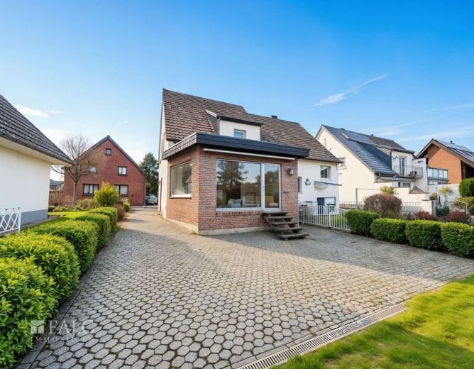 Ein Zuhause voller Möglichkeiten in bester Wohnlage – Rückansicht