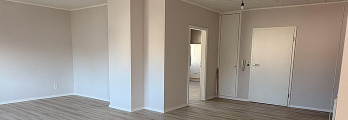 Модернізована 4,5-кімнатна квартира площею 126,5 м² з балконом у Рьомерберзі — Мехтерсгаймі