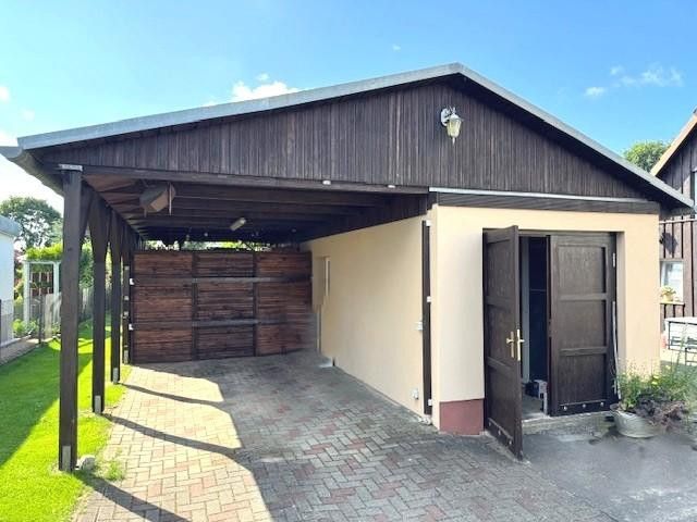 Carport + Garage von vorn