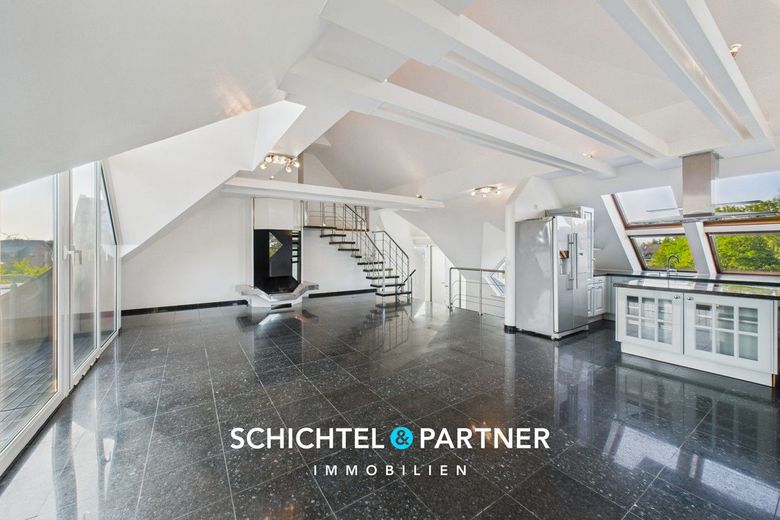 Uphusen | Seltenes Wohn- und Geschäftshaus mit Parkhof und Autohalle – S&amp;P | Wohn- und Essbereich
