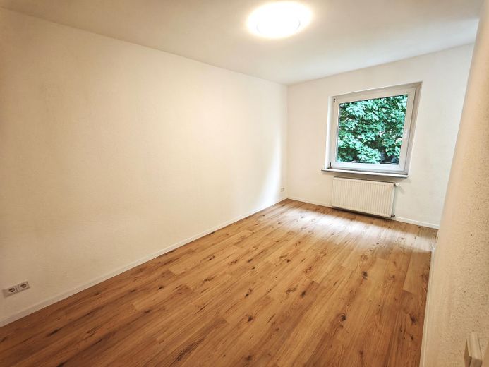 Vacant 2-room apartment | freshly renovated | raised ground floor | garden view | no commission – Foto 5