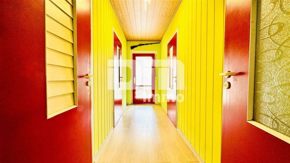 Gepflegtes Raumwunder in idyllischer Lage - Modernisiertes Einfamilienhaus Garagen / Garten – Souterrain Flur / Zugang Gartenbereich